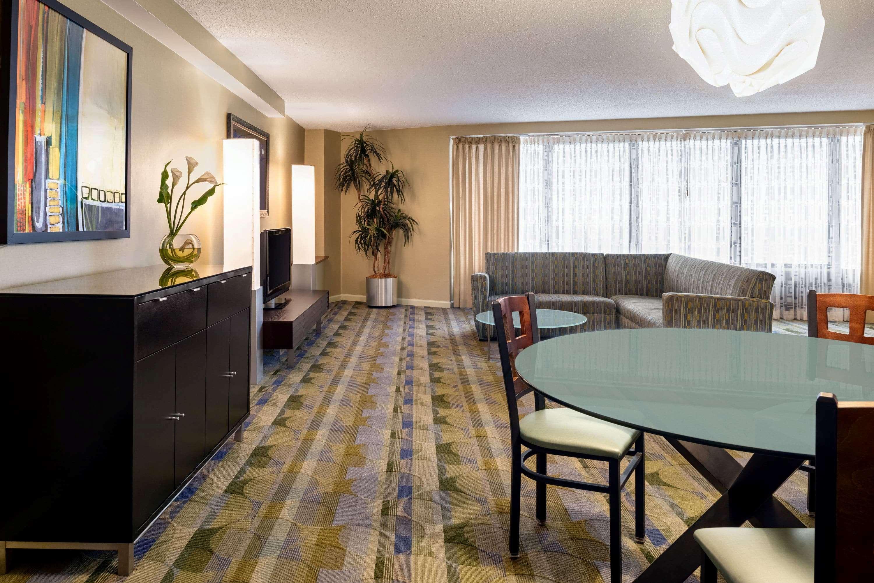 Wyndham Centre Hotel 3*