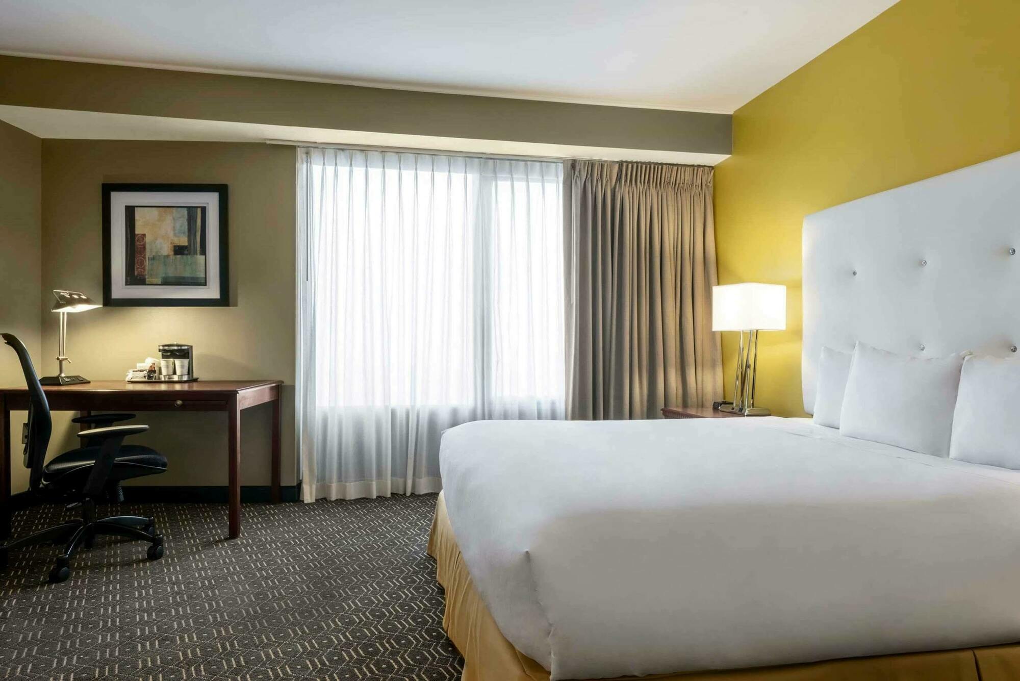 Wyndham Centre Hotel