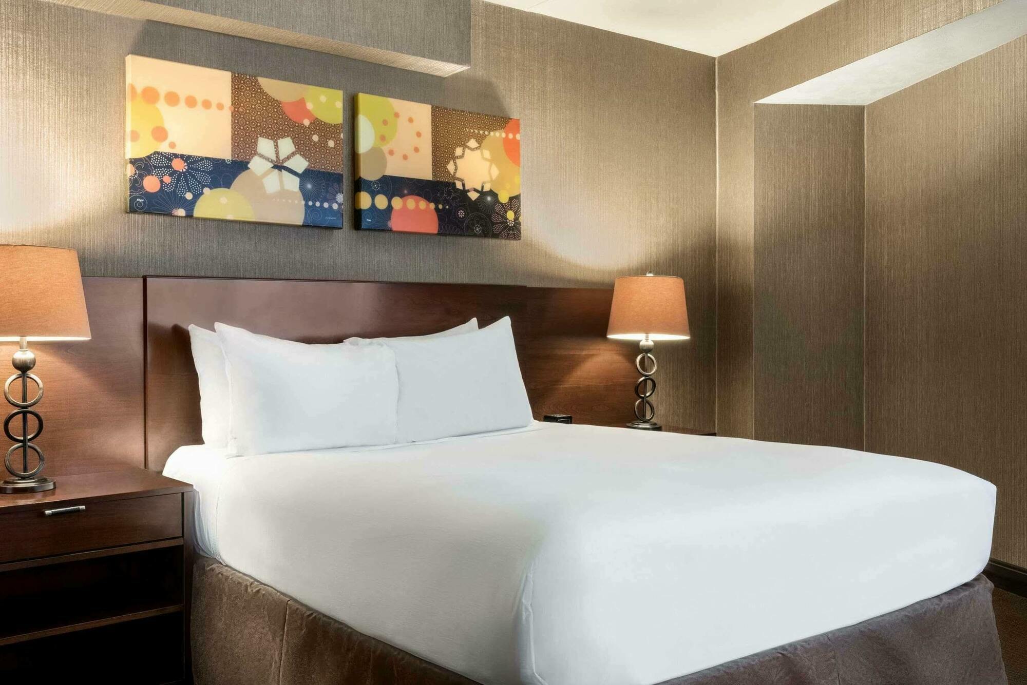 Wyndham Centre Hotel
